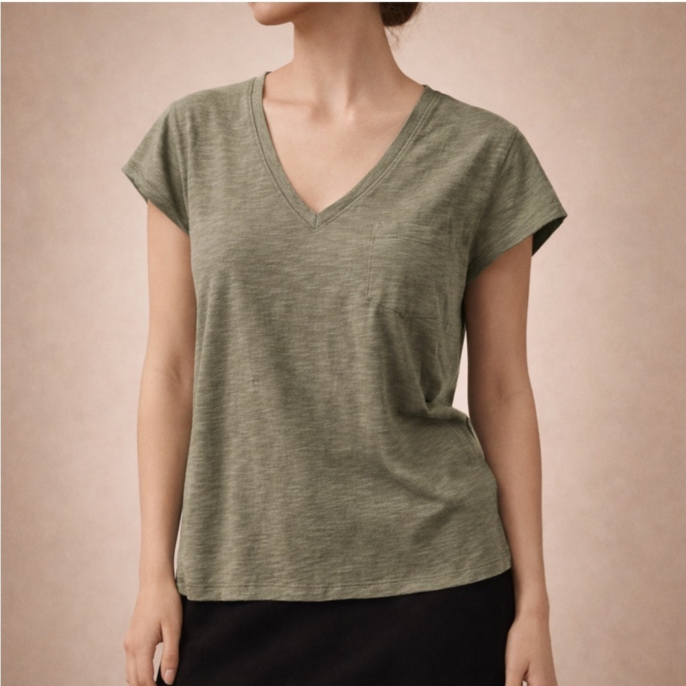 White House Black Market Olive Green V Neck Tee Size M Soft Slub Knit Designer